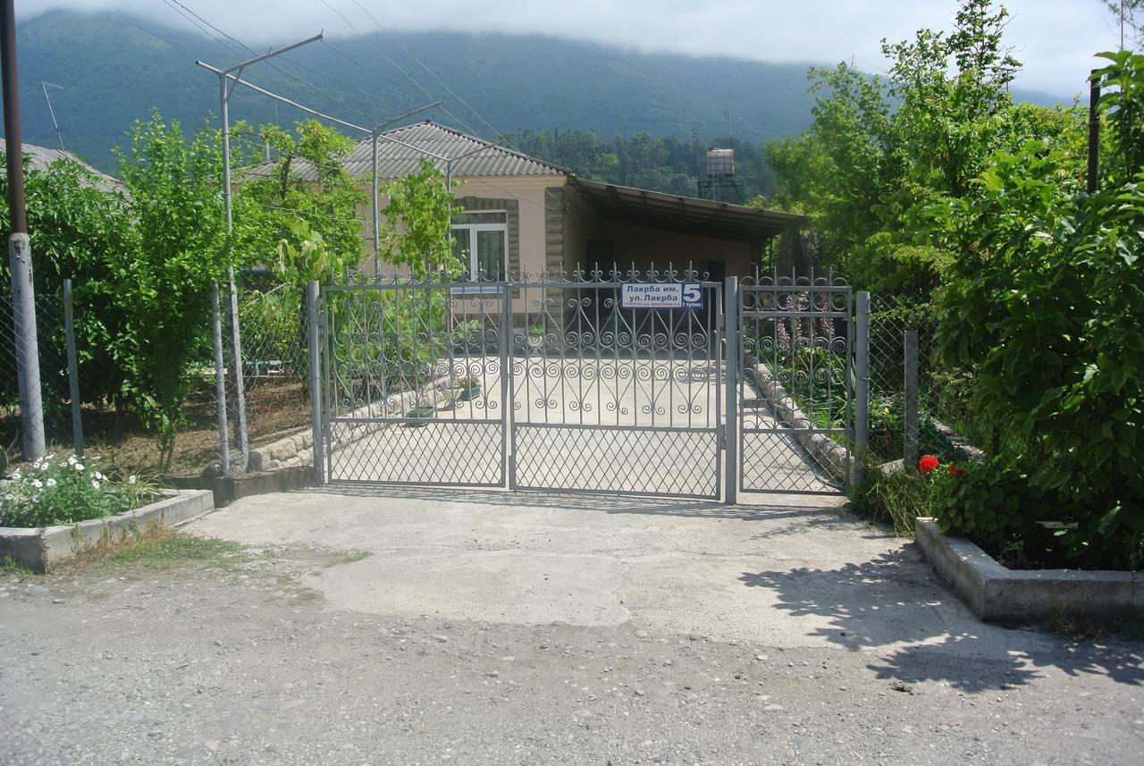 Tikhaya Gavan Guest House Gagra Esterno foto